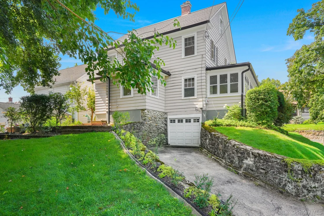 Photo of 170 Hooker Avenue