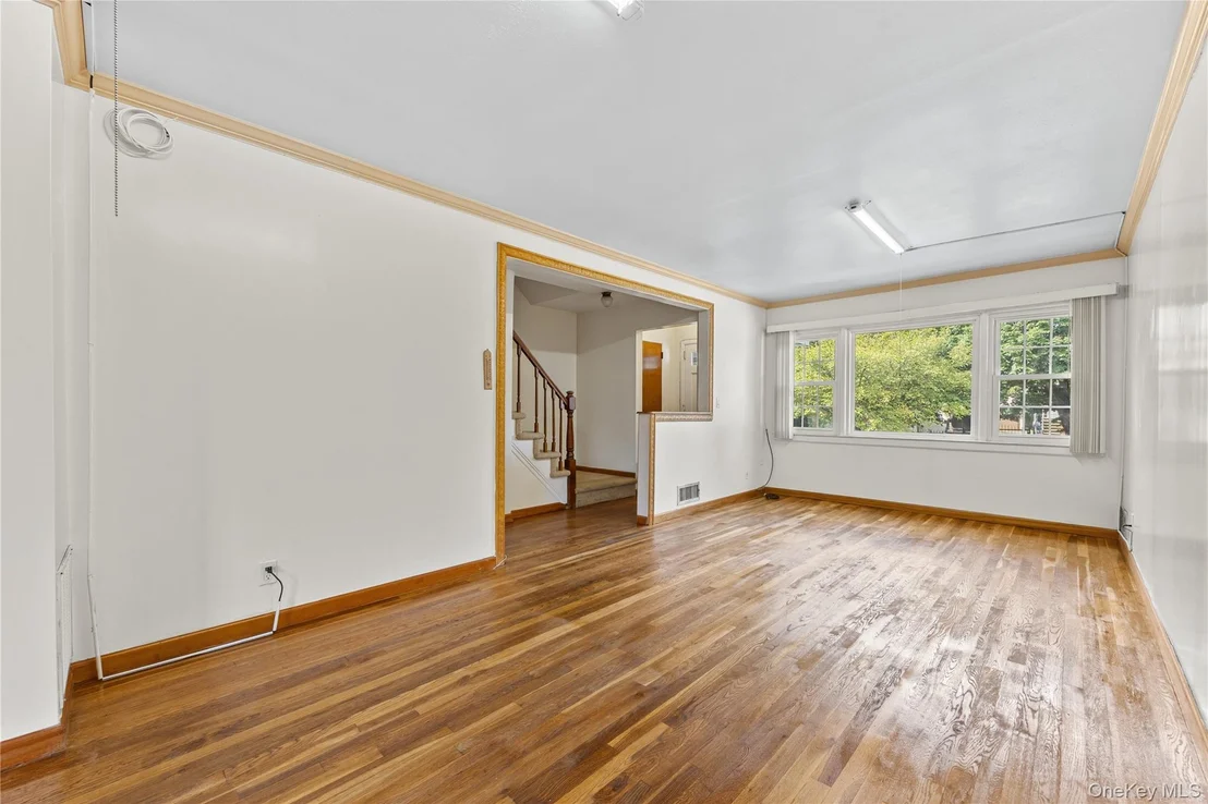 Photo of 142-10 Oak Avenue