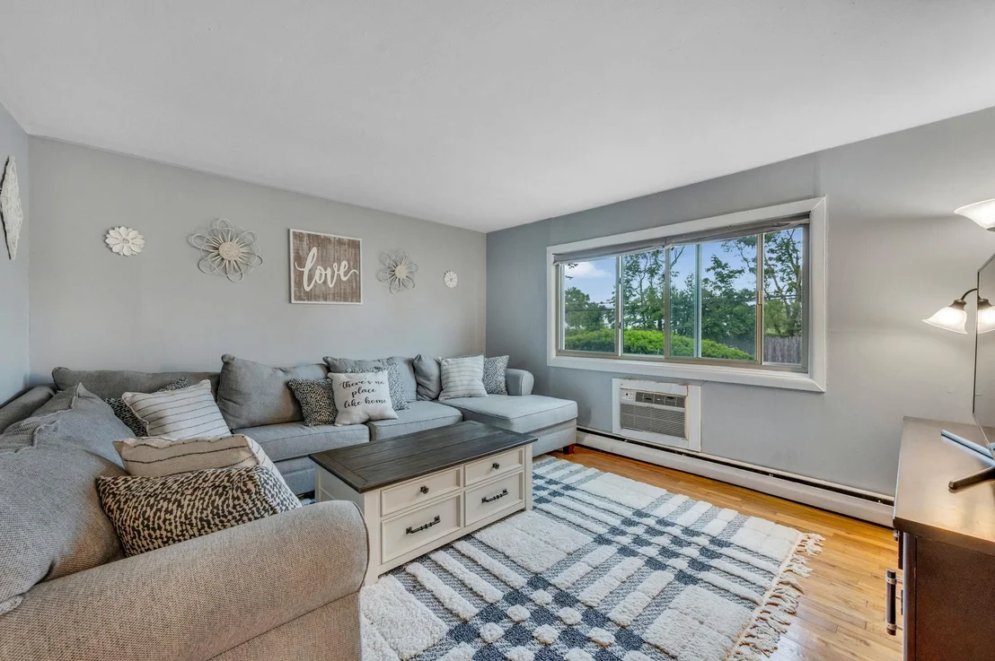 Photo of Unit 37A at 2453 Union Boulevard