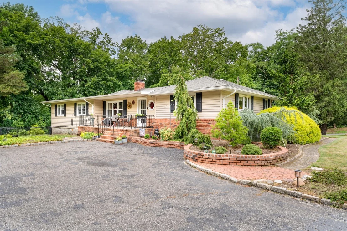 Photo of 31 Remsen Road