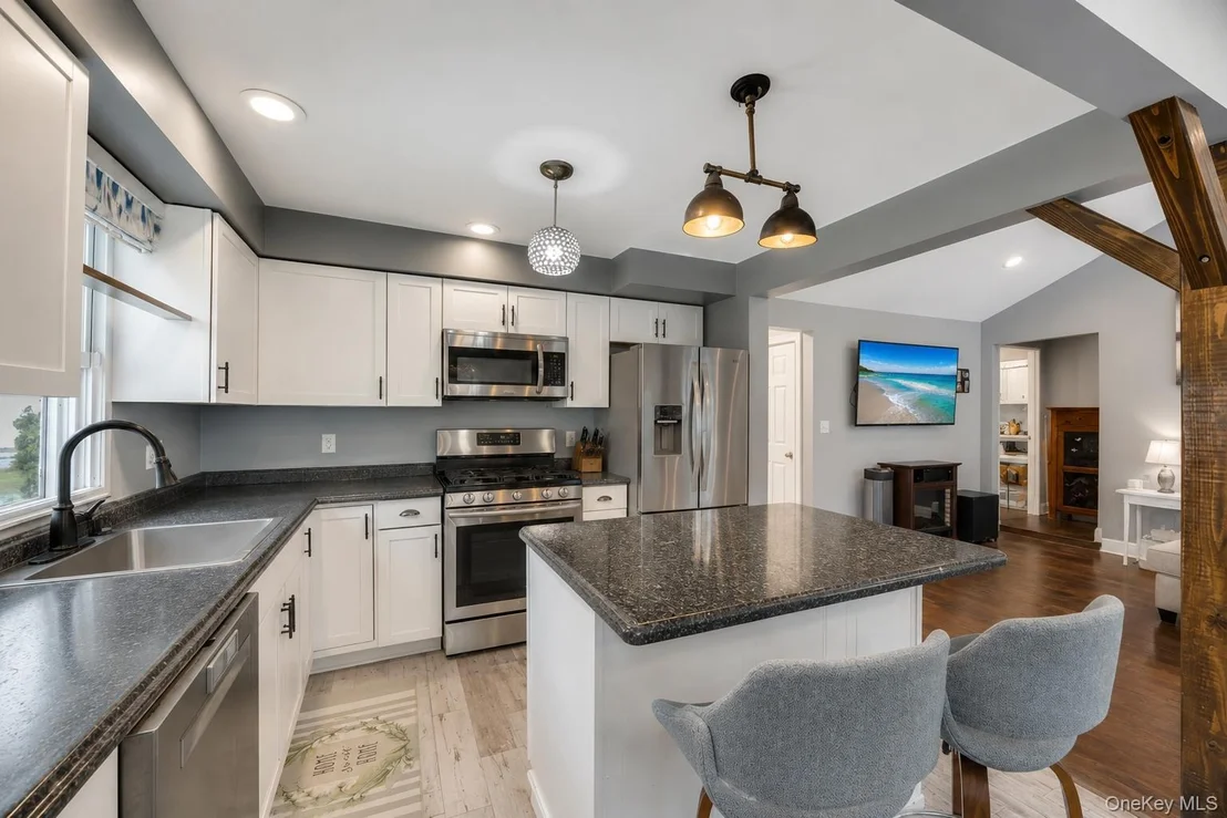 Photo of 115 Dahlia Drive