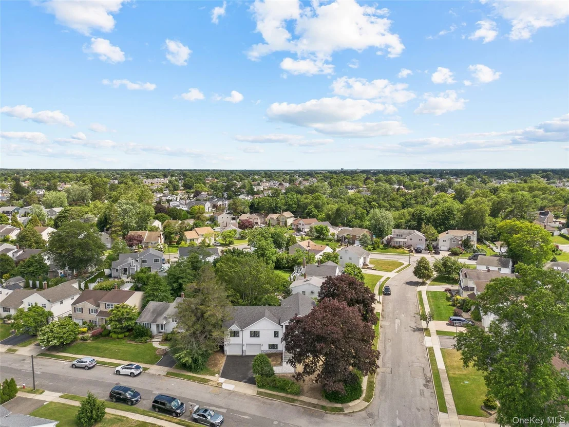 Photo of 2 CIRCLE Drive