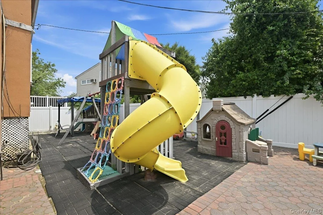 Photo of 844 Park Lane
