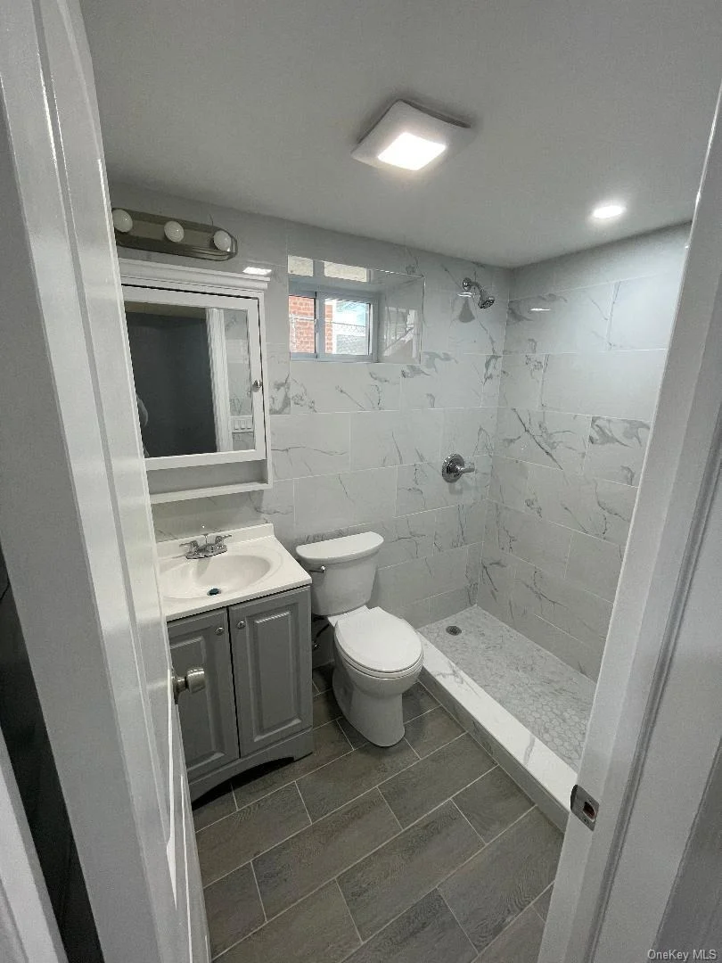 Photo of 839 Clarence Avenue