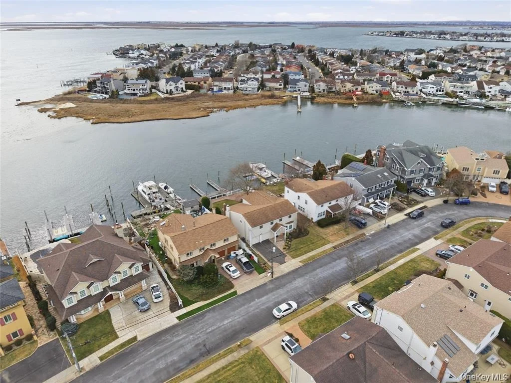 Photo of 3094 Riverside Drive