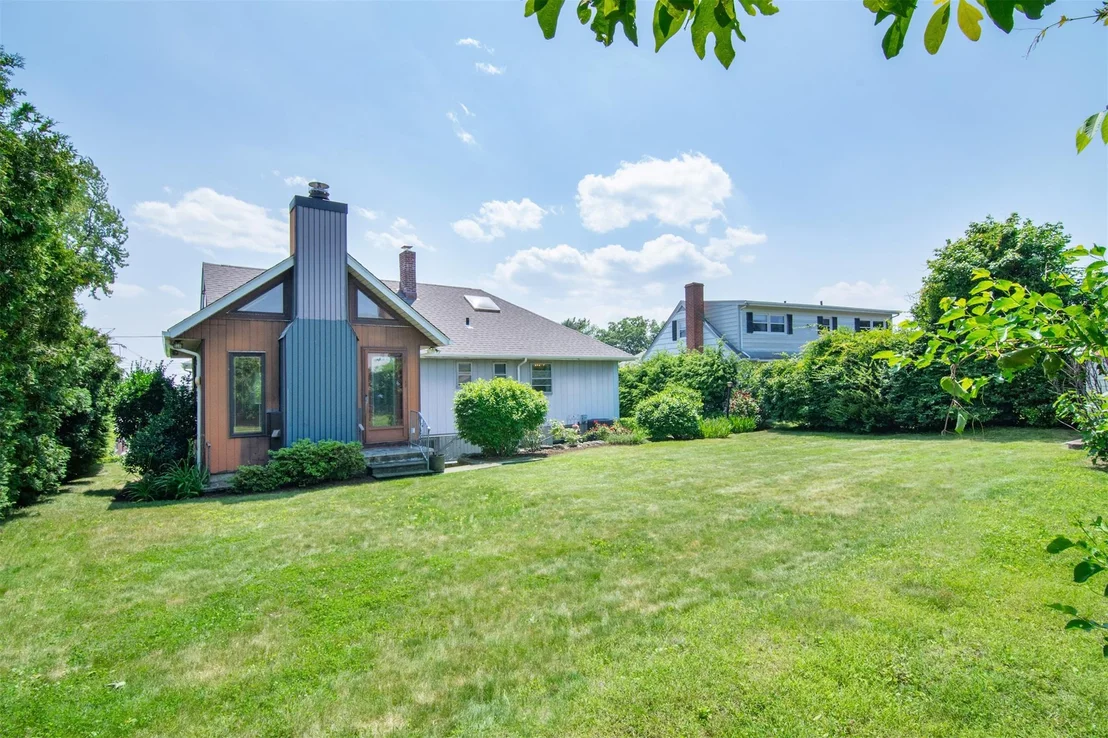 Photo of 164 Roundhill Drive