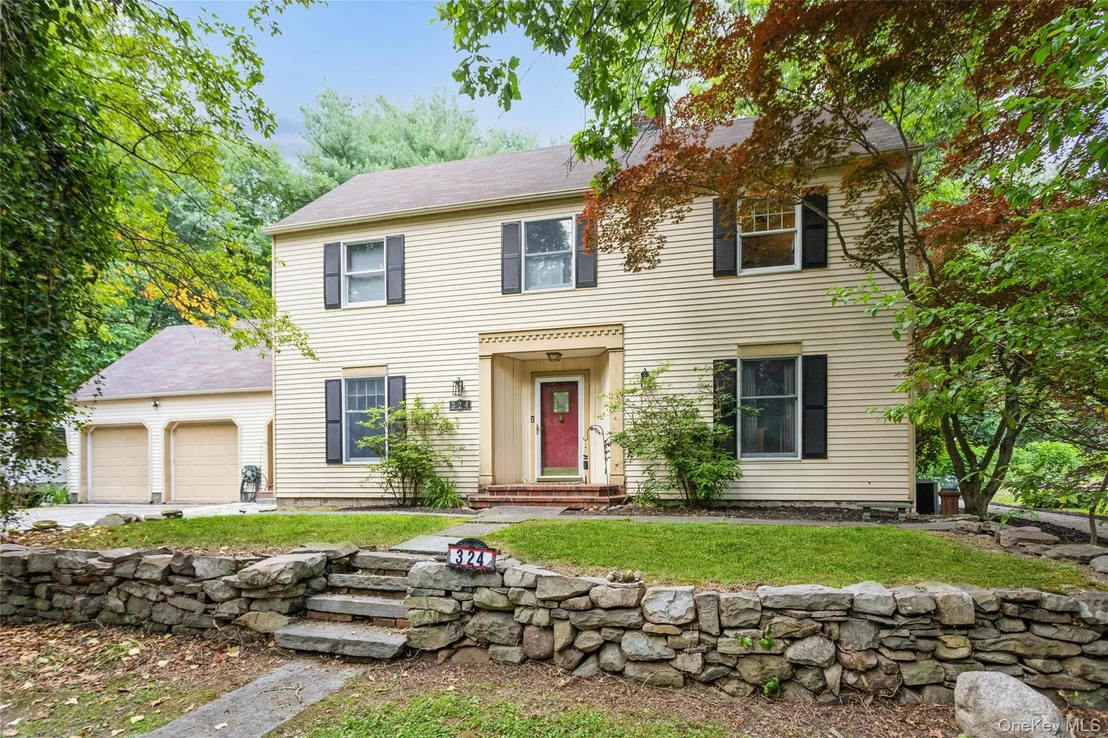 Photo of 324 Garrison Woods Lane