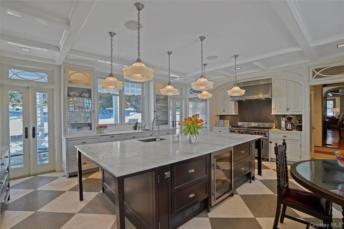 Photo of 534 Pelham Manor Road
