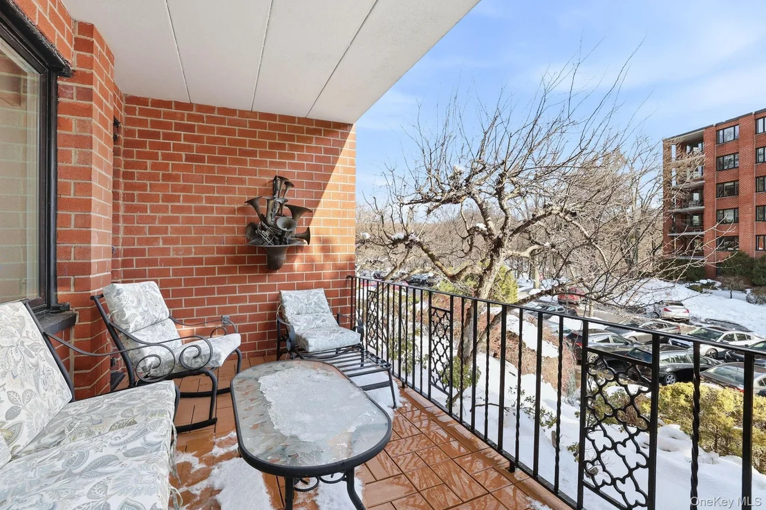 Photo of Unit 2E2 at 16 Rockledge Avenue