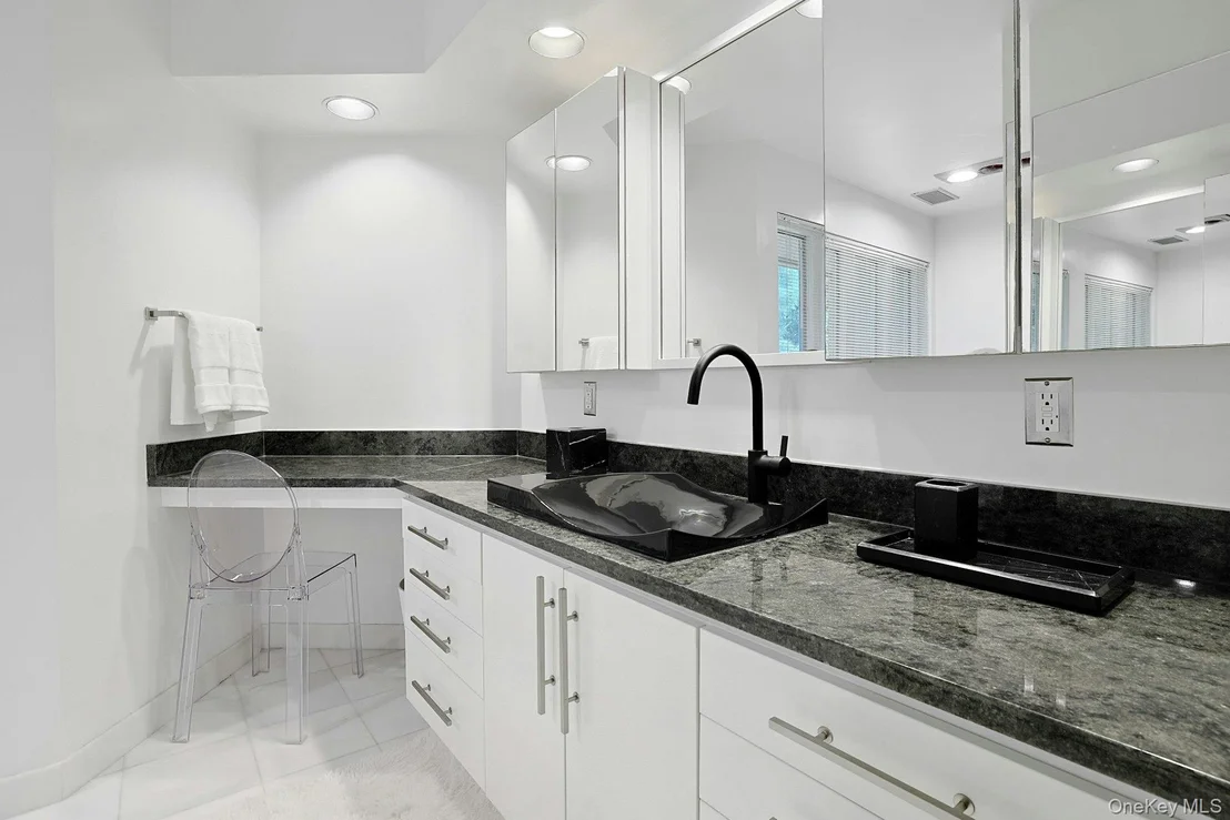 Photo of 10 Cypress Point Drive
