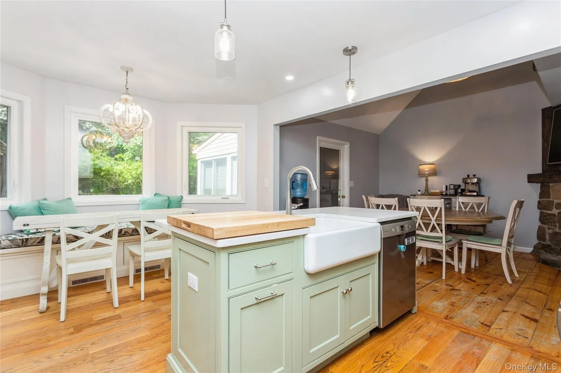 Photo of 324 Garrison Woods Lane