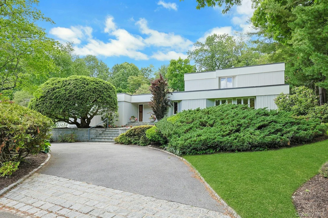 Photo of 10 Cypress Point Drive