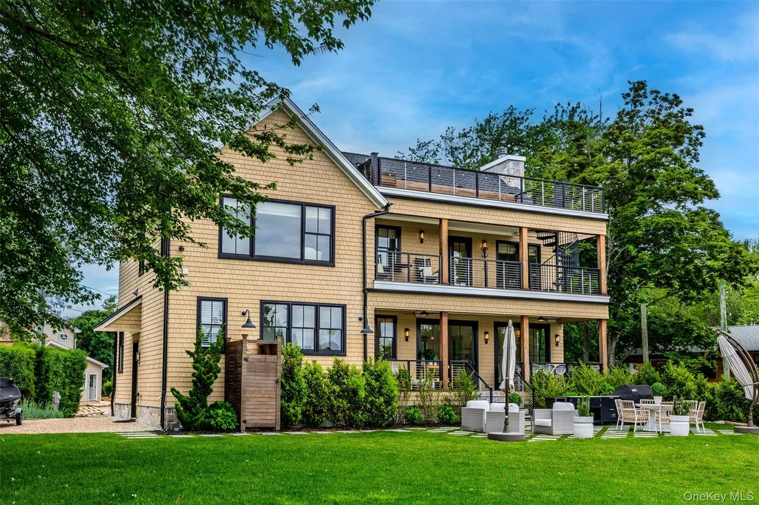 Photo of 405 Williamsburgh Drive