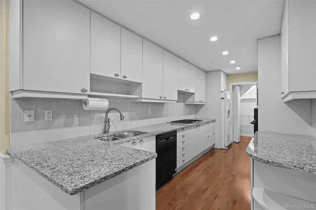 Photo of 21 Iroquois Trail