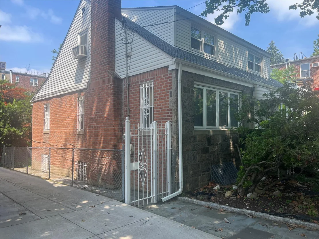 Photo of 2449 Young Avenue