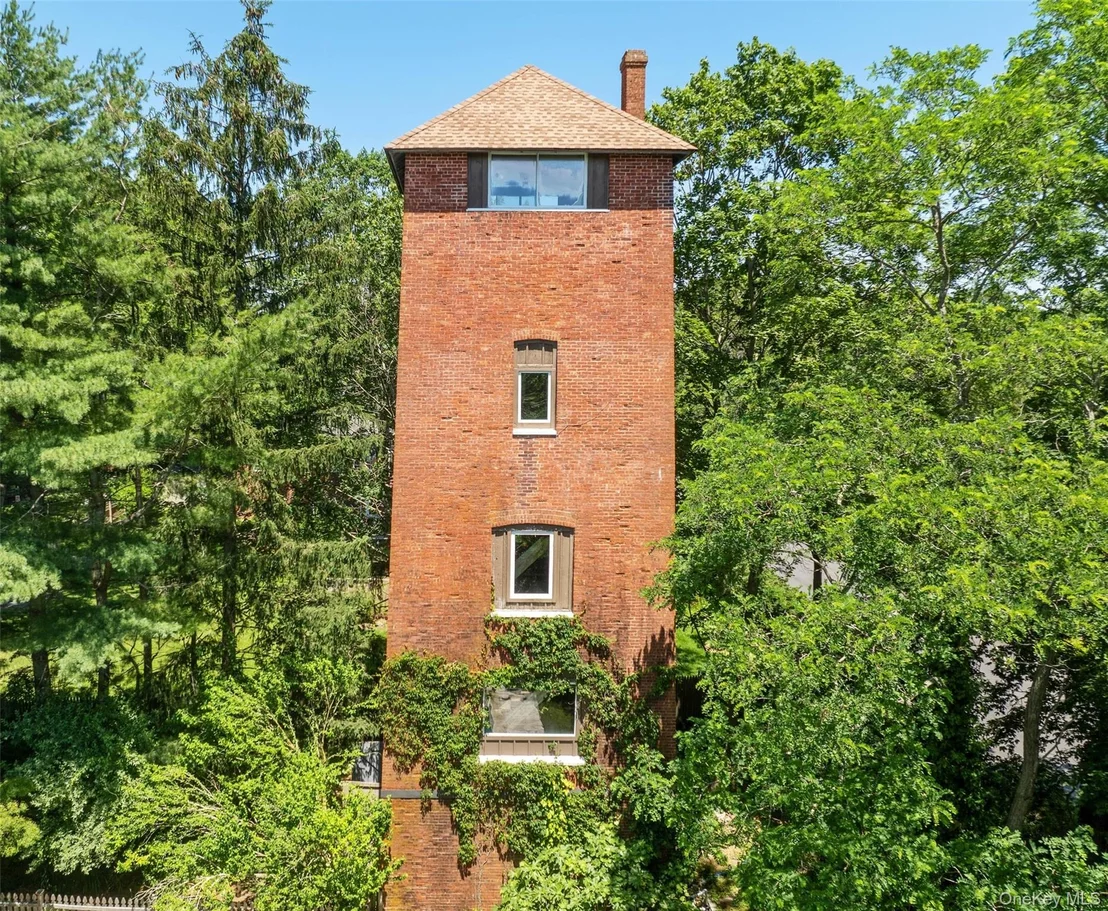 Photo of 880 W Mill Road