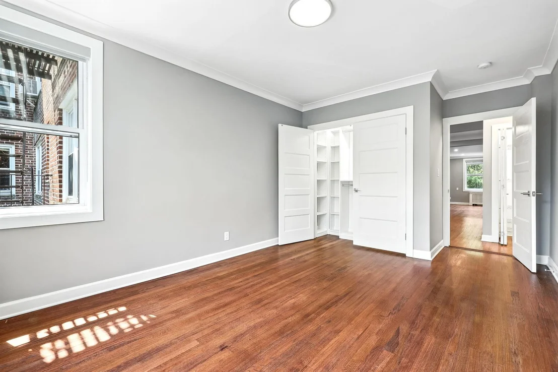 Photo of Unit 4E at 1133 Midland Avenue