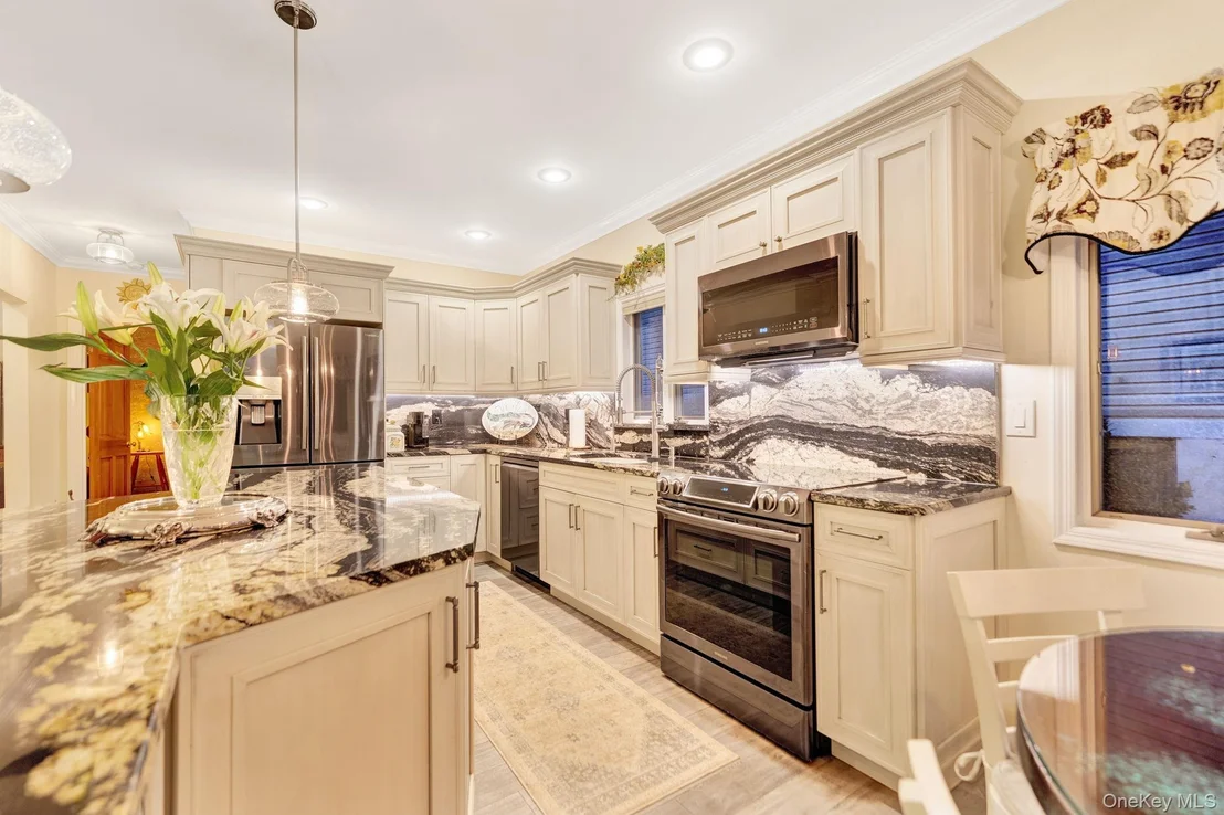 Photo of 2660 Riverside Drive