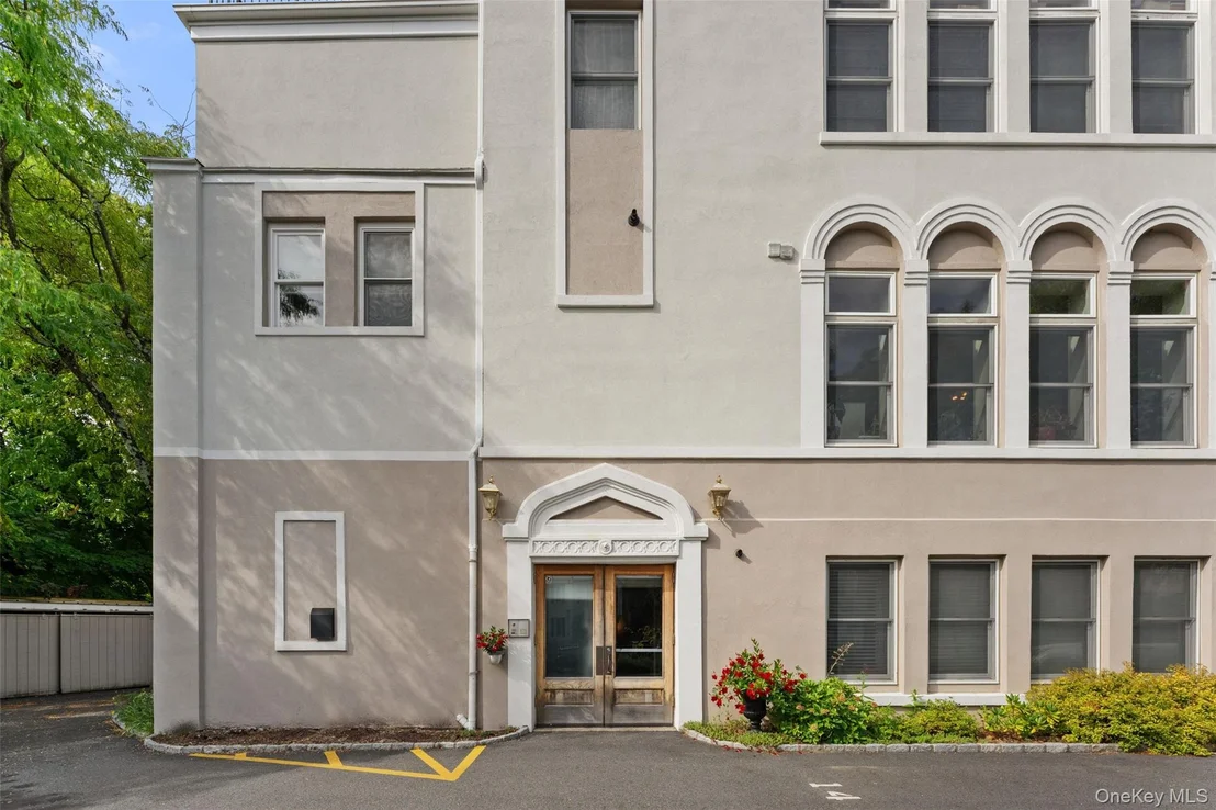 Photo of Unit 2B at 88 Broadway