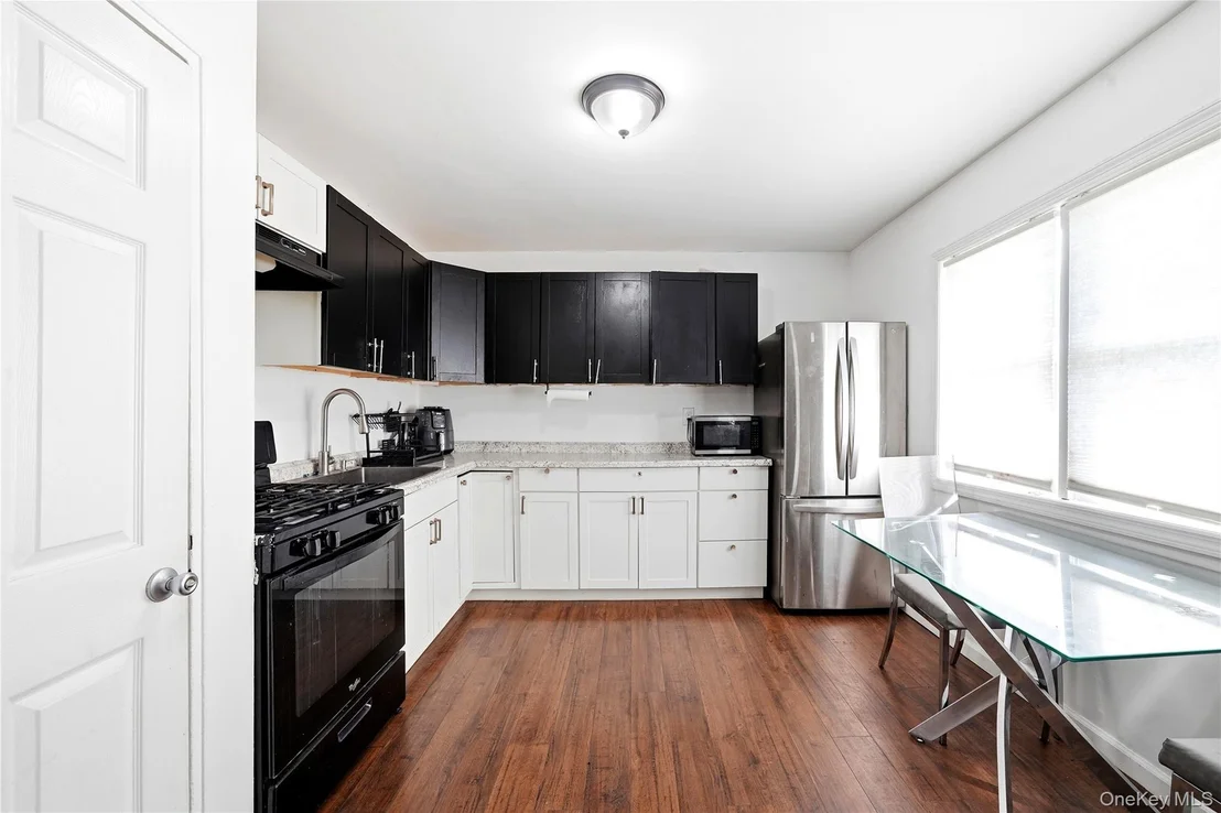 Photo of 949 Taylor Avenue