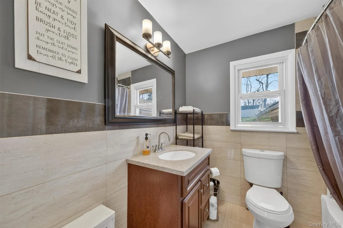 Photo of 216 Edgewood Drive N