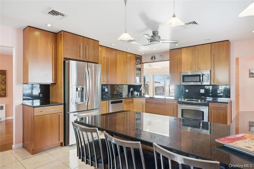 Photo of 3094 Riverside Drive