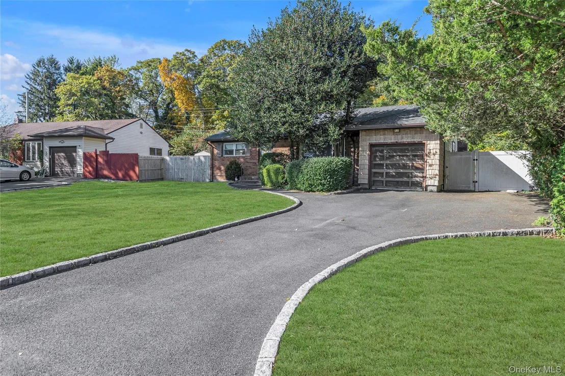 Photo of 6 Roxbury Drive