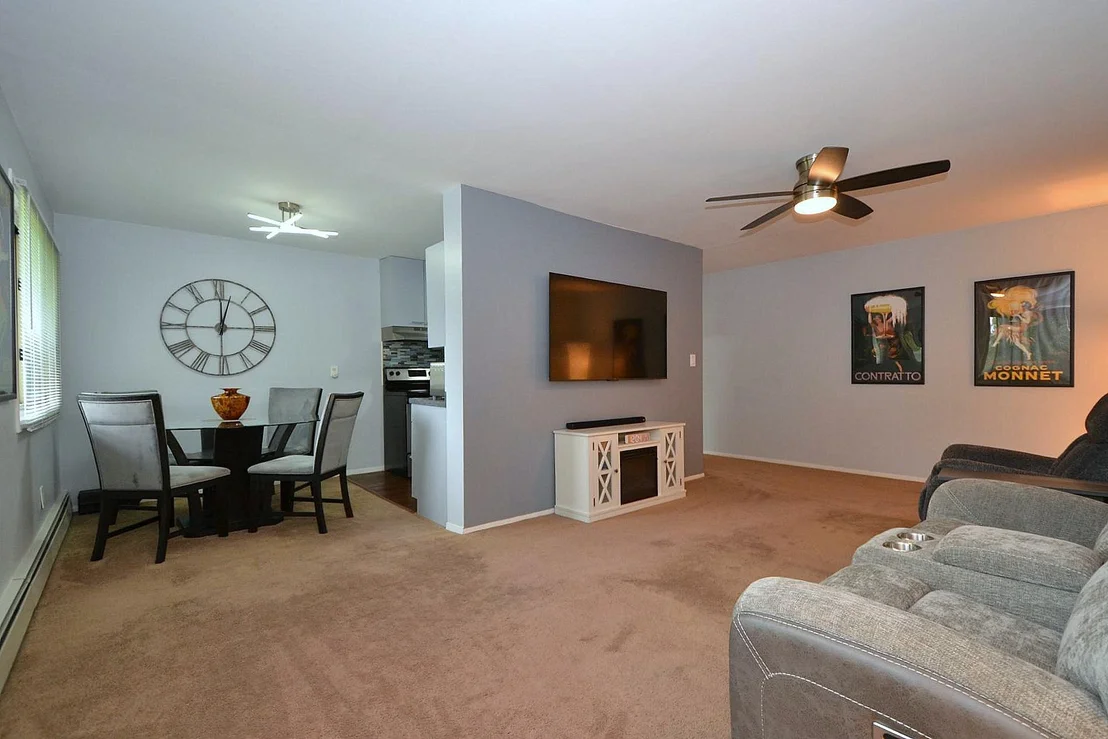 Photo of Unit 39B at 2449 Union Boulevard