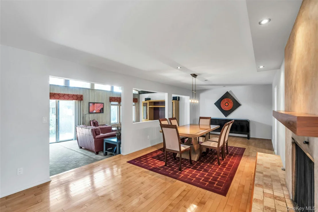 Photo of 32 E 7th Street