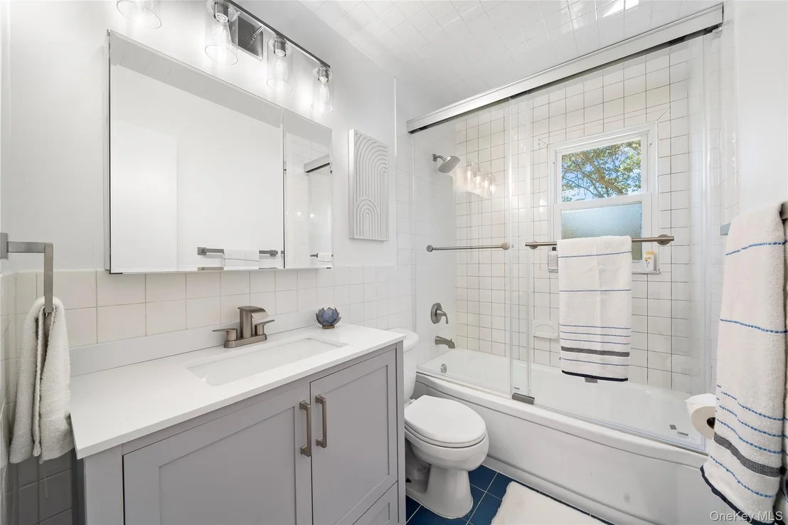 Photo of 98 Paula Boulevard