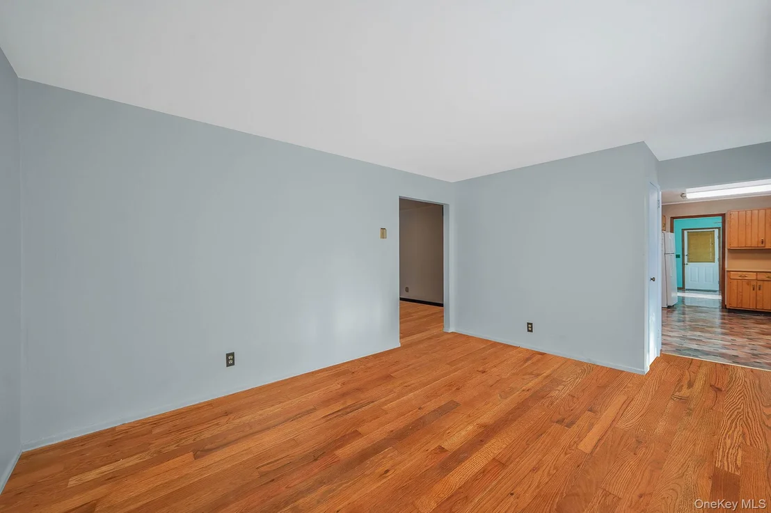 Photo of 24 E 6th Street