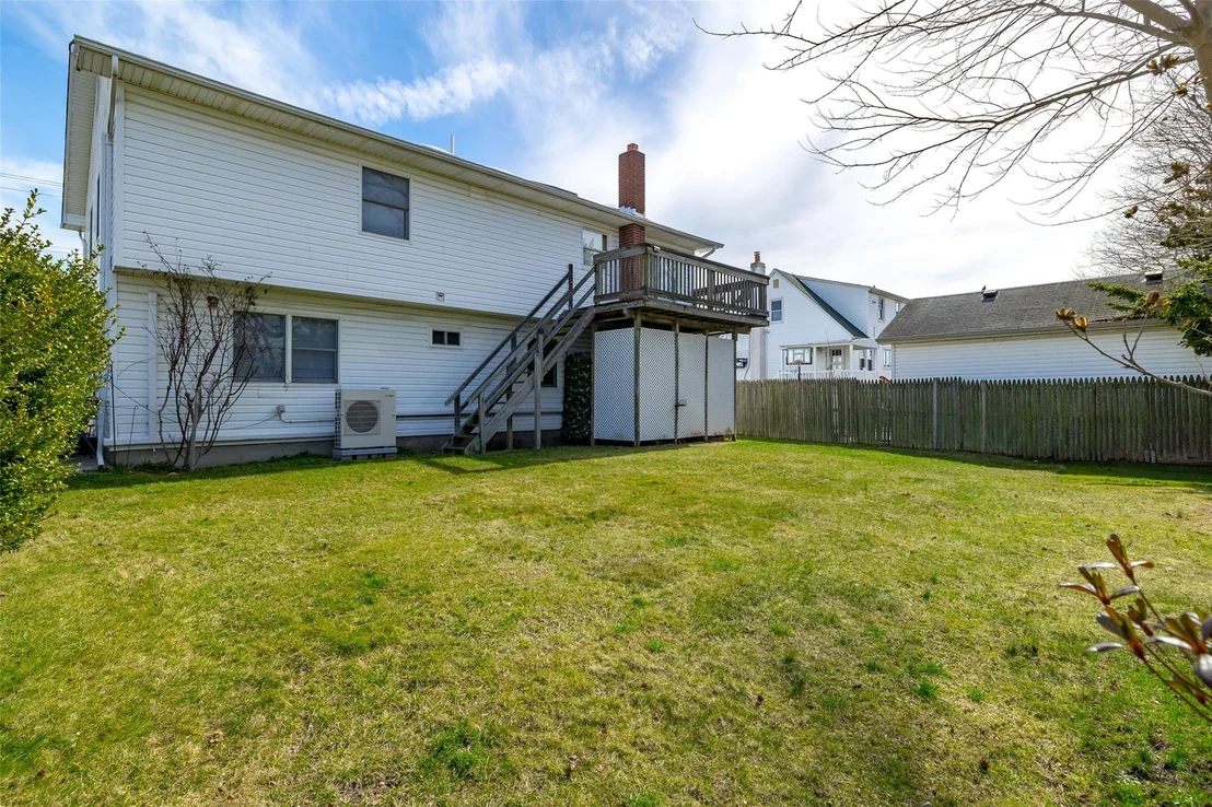 Photo of 334 Granada Parkway