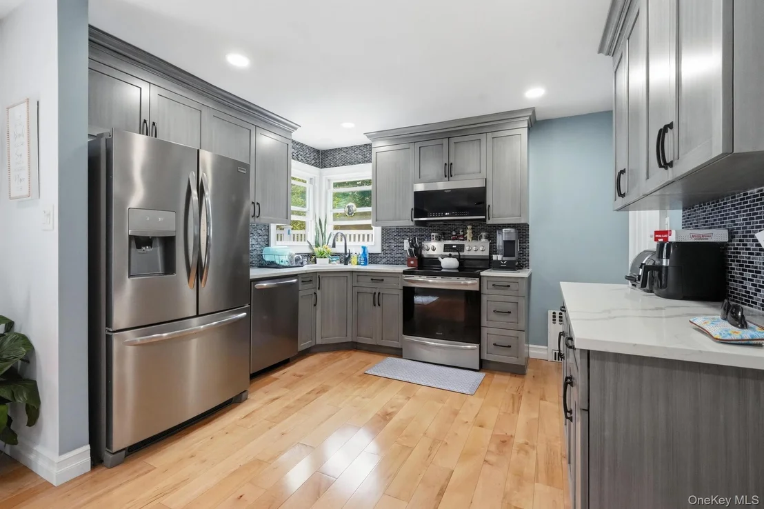Photo of 841 Willow Road