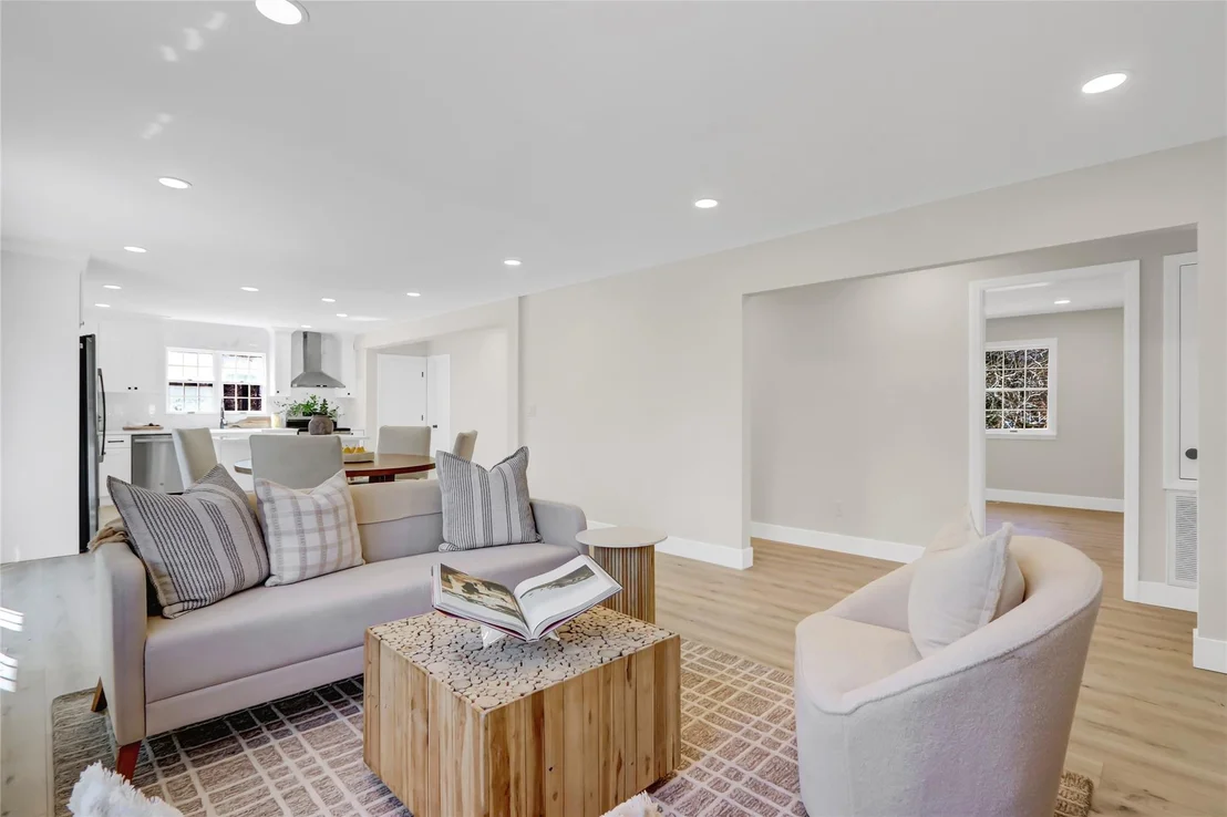Photo of 12 Pineway Avenue