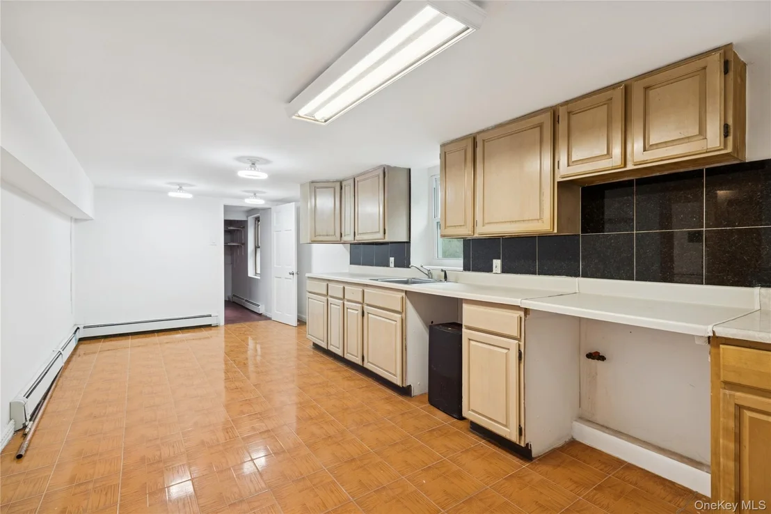Photo of 6015 Independence Avenue