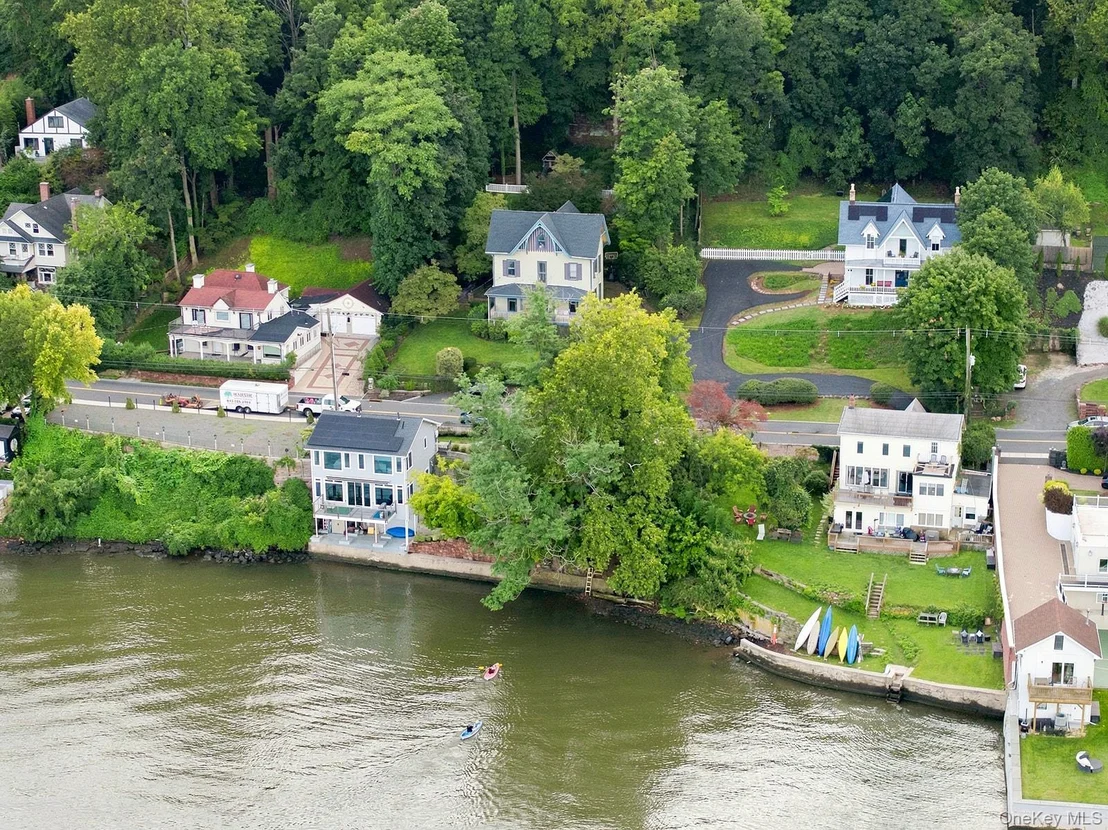 Photo of 75 River Road