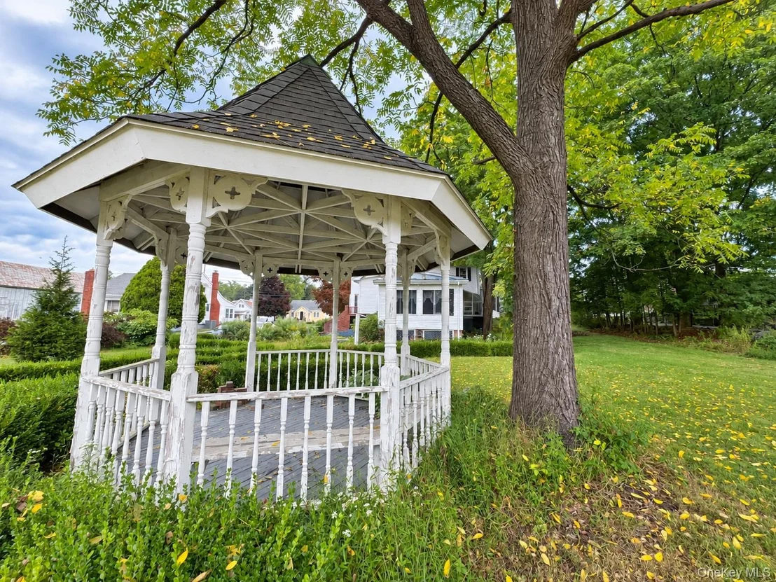 Photo of 39 Maple Avenue