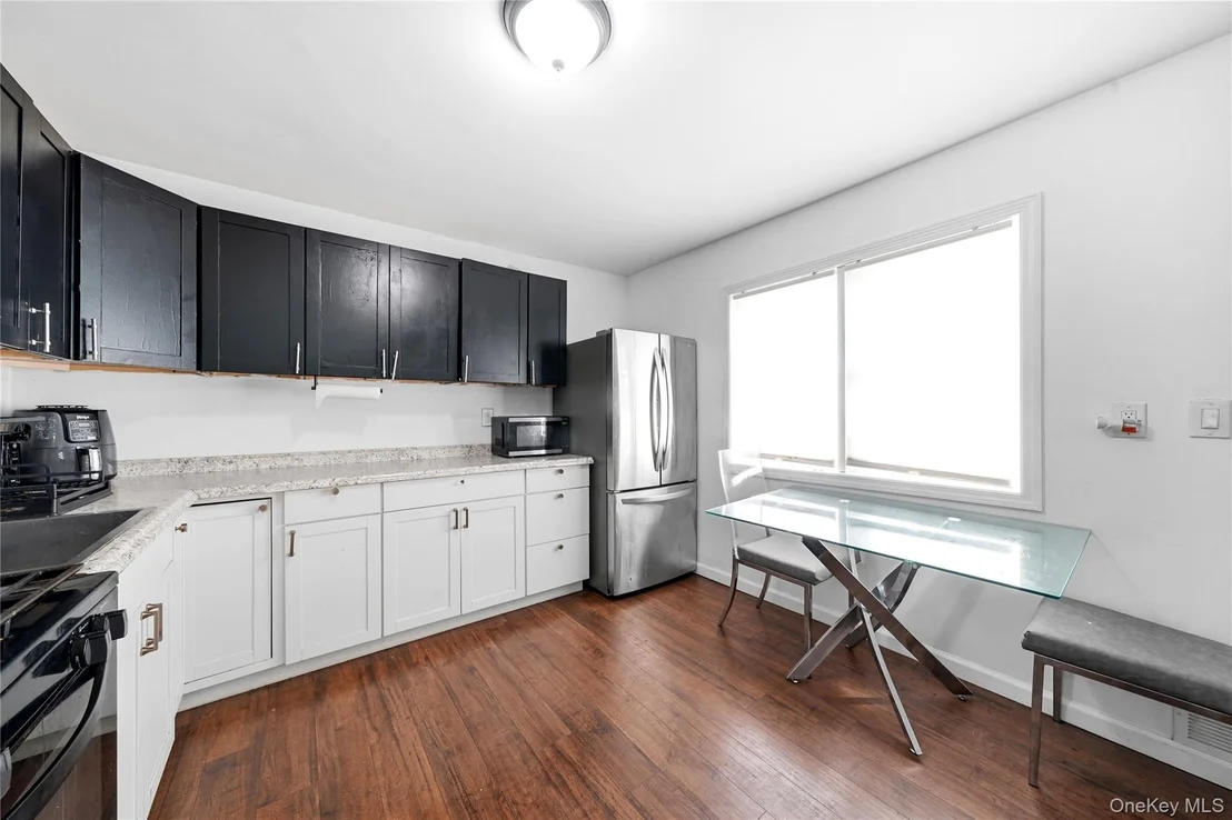 Photo of 949 Taylor Avenue