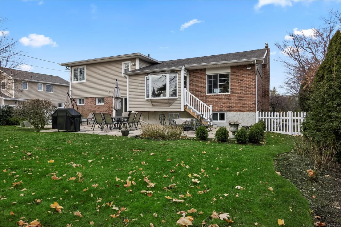 Photo of 25 Saratoga Drive