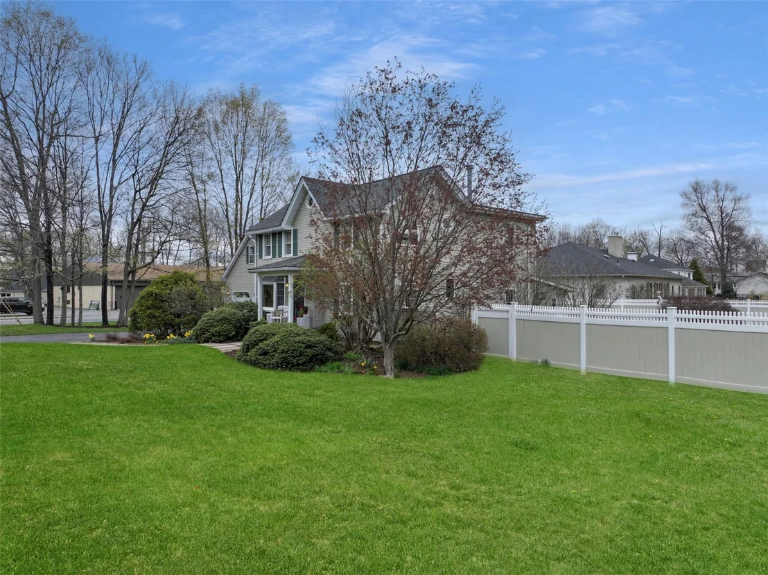 Photo of 21 Hasbrouck Avenue