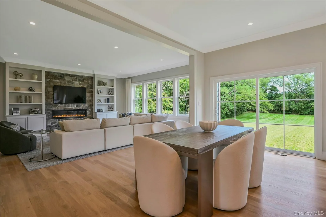 Photo of 107 Cedar Swamp Road