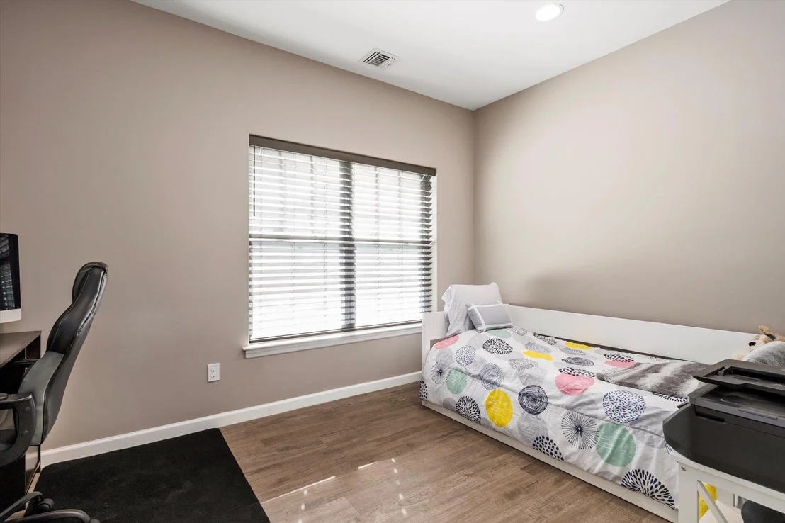 Photo of 15 Pondview Circle