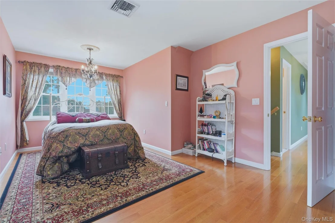 Photo of 302 Lakeside Road