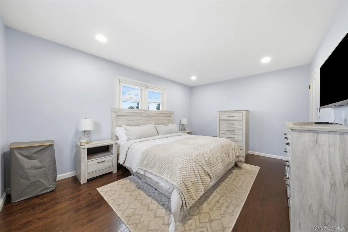 Photo of 32 Beachwood Drive