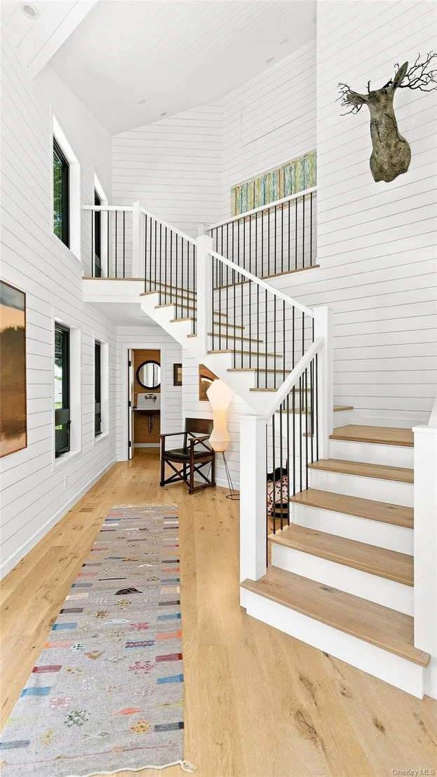 Photo of 1114 Barrett Circle W