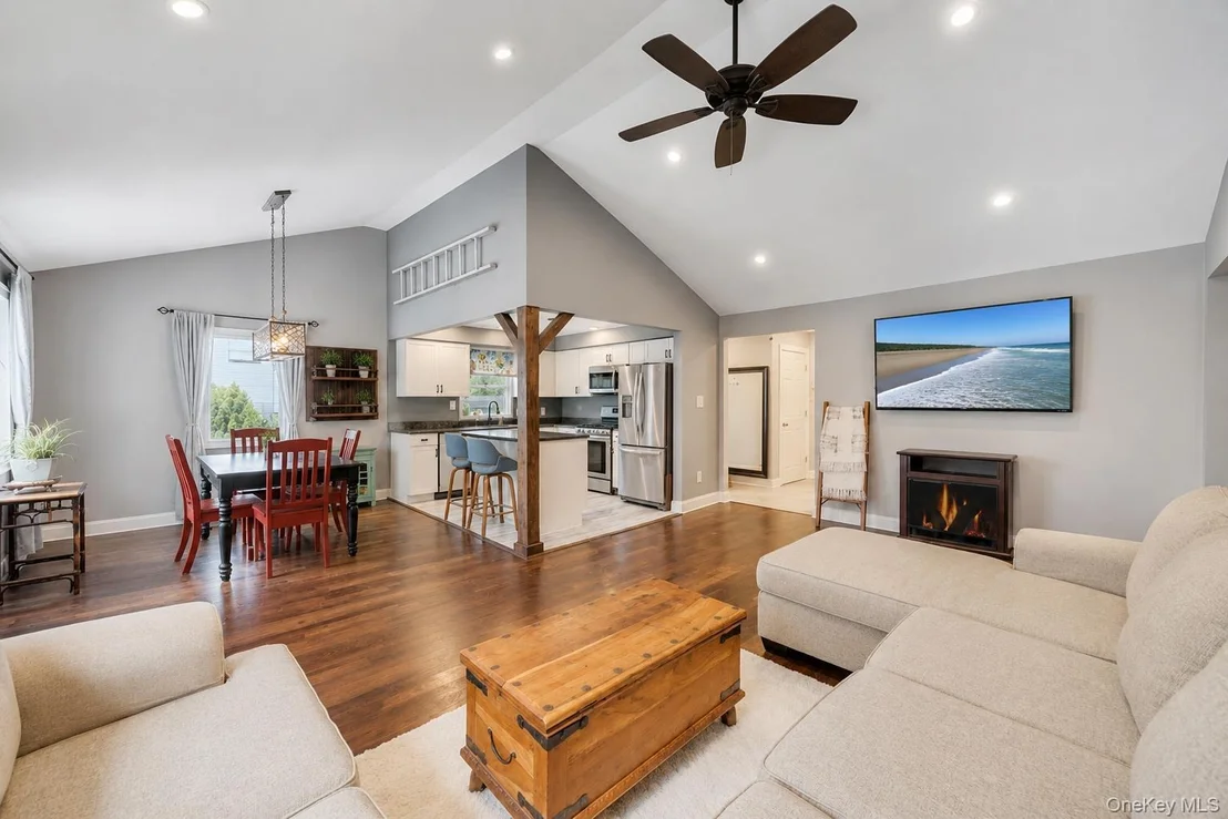 Photo of 115 Dahlia Drive
