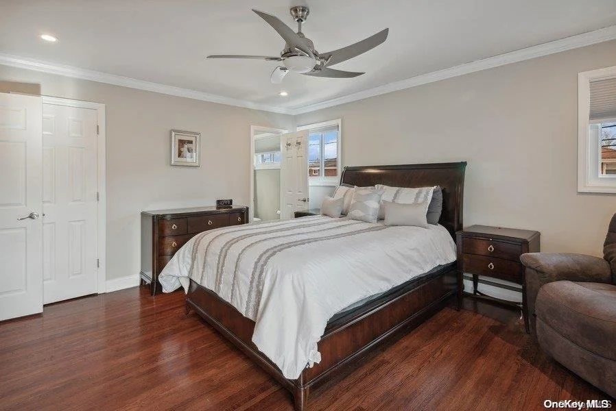 Photo of 28 S Oaks Boulevard