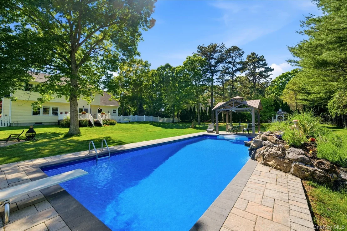 Photo of 9 Ridgefield Drive