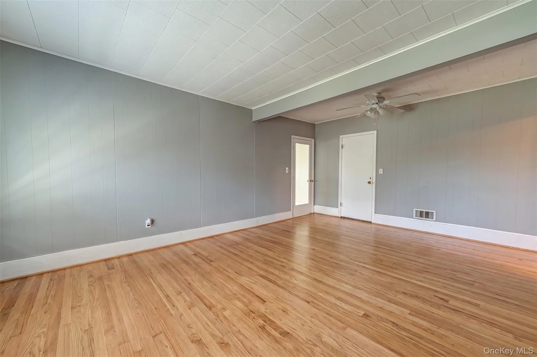 Photo of 129 Bay Avenue