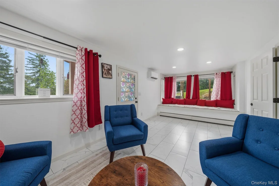 Photo of 412 Laroe Road